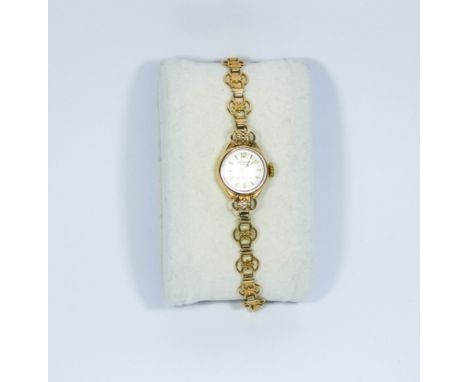 Ladies 9ct yellow gold Accurist vintage wristwatch, gross weight 12.4 grams, in original green leather box.