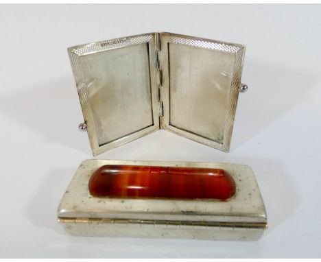 A miniature folding sterling silver photograph frame and an agate topped snuff box, snuff box measures 7cms  long 
