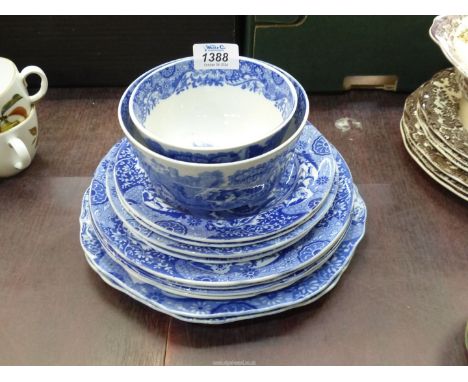 A quantity of Copeland Spode 'Italian' pattern plates, bowls, etc. (some crazing).