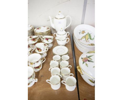 WEDGWOOD 'CAVENDISH' PATTERN CHINA COFFEE SET, COMPRISING; COFFEE POT, MILK JUG AND SUGAR BOWL, 8 CUPS AND 8 SAUCERS 