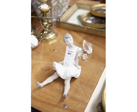 A NAO PORCELAIN FIGURE, ALSO THREE SWAROVSKI CRYSTAL ANIMALS AND BIRDS (4)  