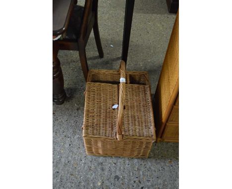 WICKER PICNIC HAMPER