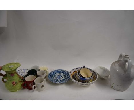 MIXED LOT CERAMICS TO INCLUDE QUIMPER AND OTHER ITEMS