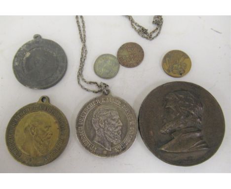 Quantity of various bronze and other commemorative medallions 