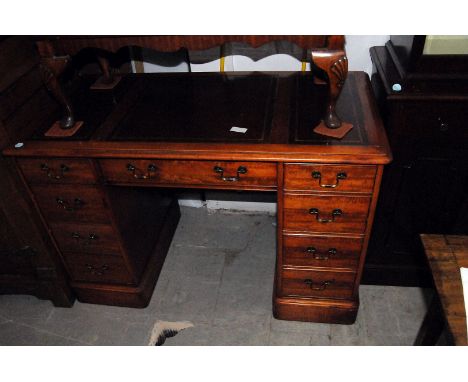 An Edwardian mahogany pedestal desk, four drawers to each side, central drawer, with three insert leather panels 