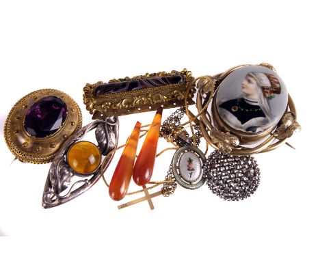 An interesting group of 19th century and later jewellery, including a pair of pinchbeck pendants, possibly earrings once, an 
