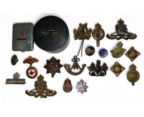 Range of militaria with 6 cap badges including Liverpool Regt by Bodill Parker &amp; Co, Life Guards etc, pips, sleeve badges