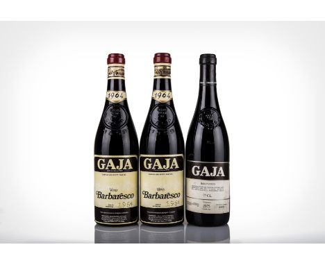 Barbaresco, Gaja Langhe 1964 (2 bts) SF 93/100 3 cm, collarino macchiato, capsule lievemente depresse. Stained neckband, slig