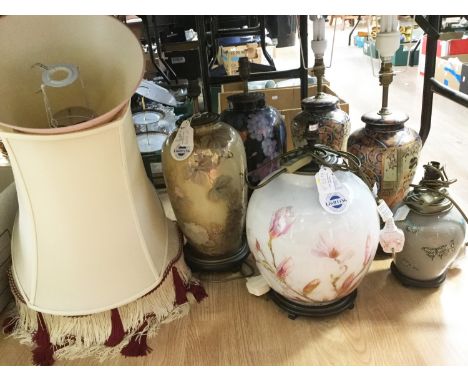 Collection of 6 table lamps including a pair of oriental style ceramic lamps with shades and further 4 porcelain lamps decora