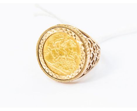A 9ct ring set with a 1902 half sovereign, total gross weight approx 8.4gms