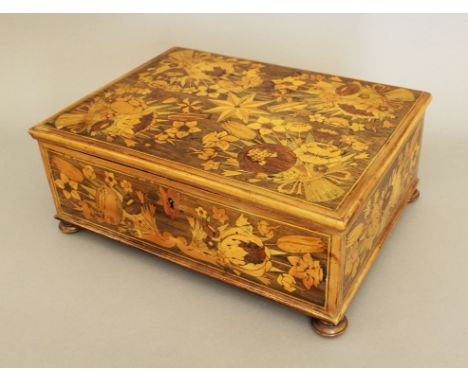 Manieristic Casket, rectangular shape with lid. On four ball feet. Rich floral intarsias. Original hinges. Closed up. Around 