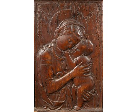 Italian 16/17th Century, wood carved panel. Madonna with child. Integrated frame. 63 x 38 cm.