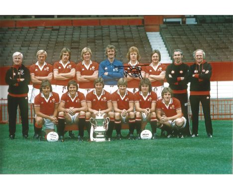 Football Autographed Jimmy Nicholl Photo, A Superb Image Depicting The 1977 Fa Cup Winners - Manchester United, Posing With T