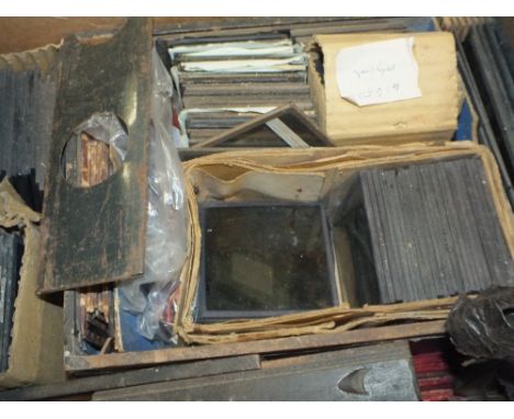 A TRAY OF ANTIQUE GLASS MAGIC LANTERN SLIDES TO INCLUDE BIBLICAL SCENES, NOVELTY EXAMPLES ETC