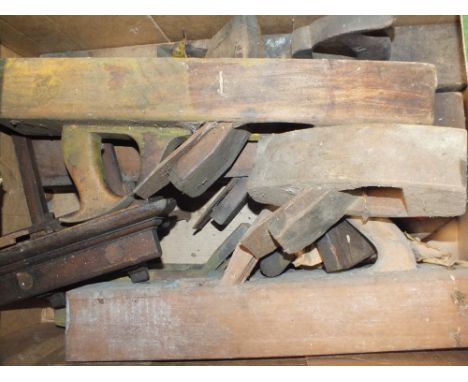 A TRAY OF VINTAGE PLANES TOGETHER WITH TWO GUILLOTINES A/F