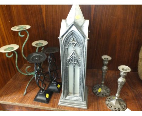 A MODERN TABLE LAMP IN THE FORM OF A CHURCH SPIRE, TOGETHER WITH A COLLECTION OF ASSORTED CANDLESTANDS ETC. (6) 