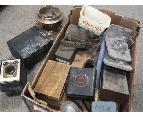TWO BOXES OF COLLECTABLES TO INCLUDE AN OIL LAMP, VINTAGE BOOK ENDS, CAMERAS ETC