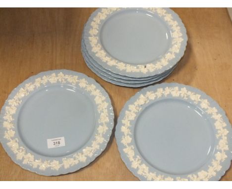 A SET OF SIX WEDGWOOD QUEENSWARE DINING PLATES 