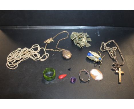 A QUANTITY OF VINTAGE AND ANTIQUE JEWELLERY