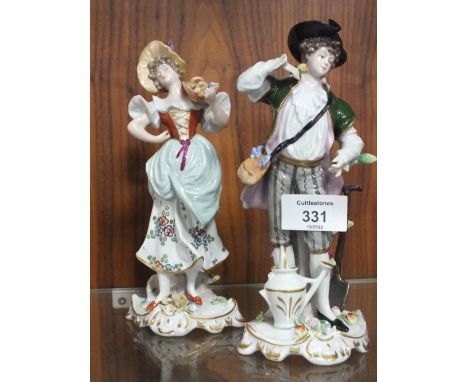 A PAIR OF CERAMIC SITZENDORF FIGURES 