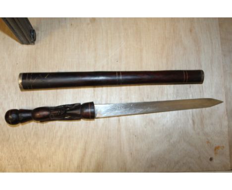 A VINTAGE CARVED WOODEN TRIBAL STYLE DAGGER IN SHEATH 