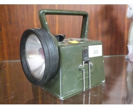 A VINTAGE MILITARY SIGNALLING LAMP MARKED BARDIC SYSTEMS LTD SOUTHAMPTON 