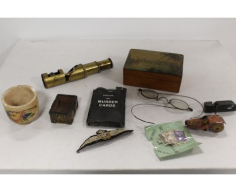 A QUANTITY OF COLLECTABLES TO INCLUDE A VINTAGE BRASS MICROSCOPE, GLASS BASED ANTIQUE DRINKING VESSEL? HAND PAINTED BOX ETC. 