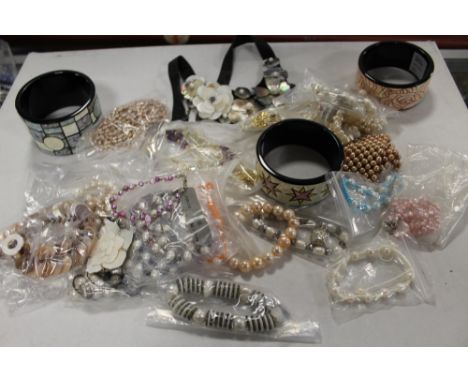 A QUANTITY OF COSTUME JEWELLERY TO INCLUDE MOTHER OF PEARL EXAMPLES