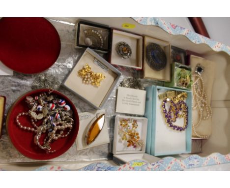 A TRAY OF COSTUME JEWELLERY