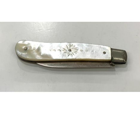 Mother of pearl, silver pen knife, approximate measurement: 5.5cm 