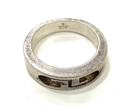 Gucci Silver ring, Size Q. 