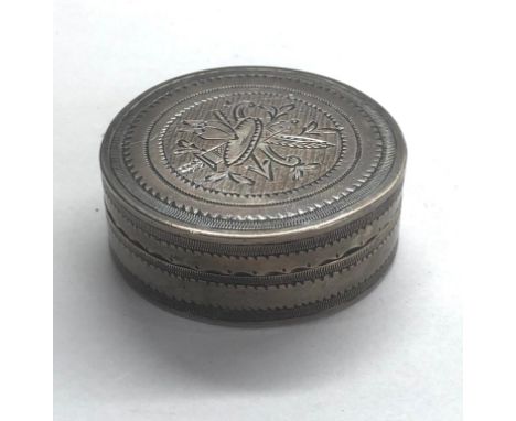 Antique silver pill / patch box measures approx 4.4cm dia by 1.8cm continental silver hallmarks 