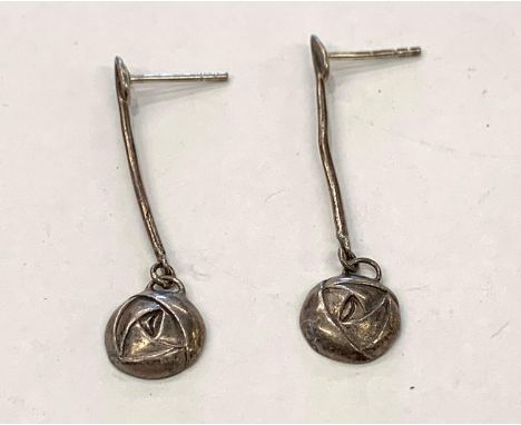 Pair vintage white metal drop ear rings, no hallmarks 