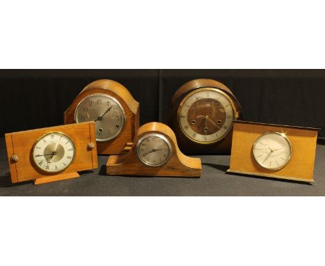A Smiths Art Deco oak mantel clock; another, Bentima; an Enfield mantel clock, etc (5) 