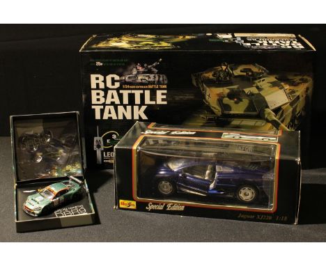 Toys - a 1:24 scale radio controlled battle tank, Leopard II A5, boxed; a Maisto 1:18 scale special edition Jaguar XJ 220, bo