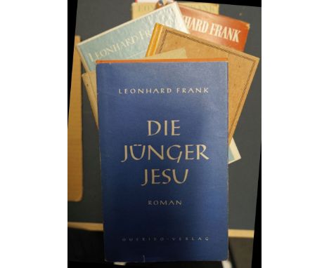 Frank, Leonhard. Von drei Millionen Drei. Roman. 224 S., 2 Bl. 18,5 x 11 cm. OLeinenband mit illustr. OSchutzumschlag (Entwur