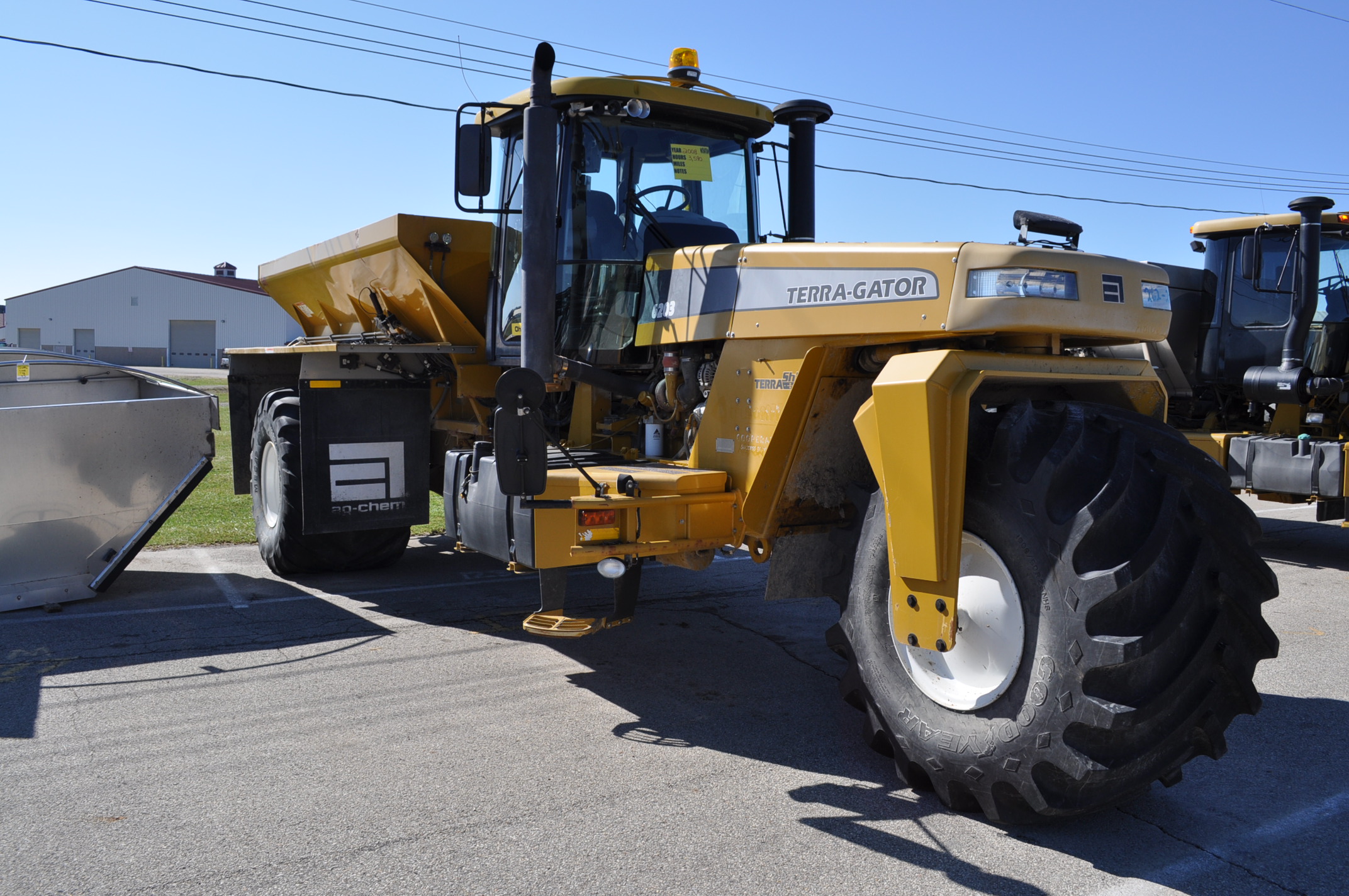 2008 6203 Terra Gator dry spreader floater, 3590 hrs, L3220 G4