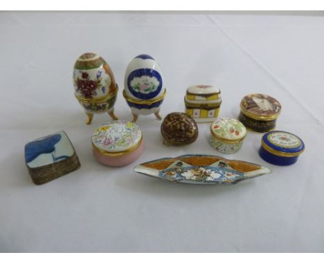 A quantity of porcelain pill and patch boxes of various forms  (10)