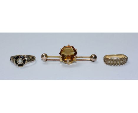 A 9ct gold and citrine bar brooch together with two yellow metal rings testing as 9ct gold, gross weight 8.2g