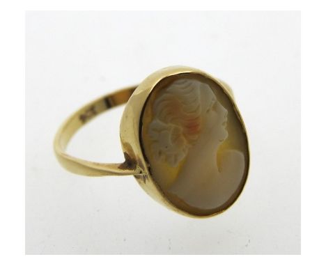 An antique 9ct gold cameo ring, 1.7g, size L