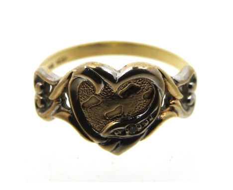 A 9ct gold 'Footsteps' ring, 3.2g, size Q