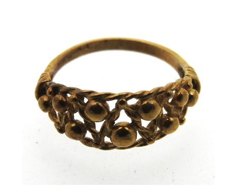 A 9ct gold ring with 'jewelled' trellis decor, 1.5g, size I