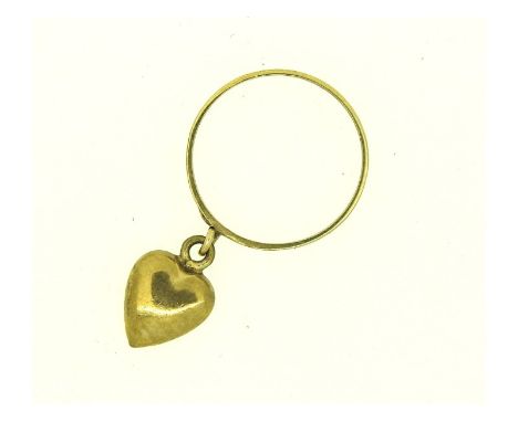 A 9ct gold ring with heart pendant, 1.3g, size M