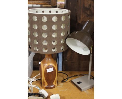 A TABLE LAMP TOGETHER WITH A DESK LAMP