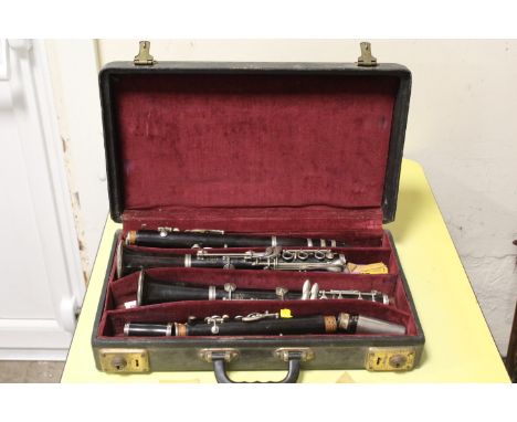 A CASE CONTAINING A VINTAGE SELMER CLARINET STYLE INSTRUMENT PIECES - NOT CHECKED