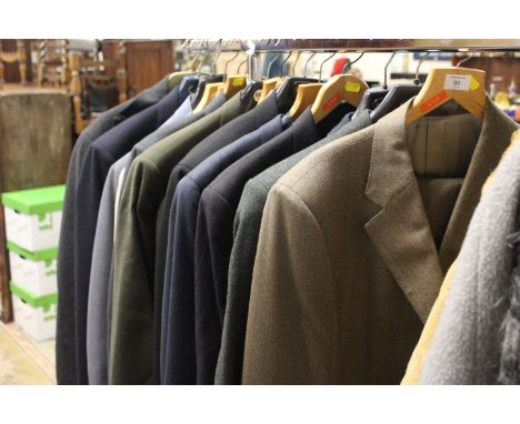 A COLLECTION OF GENTS VINTAGE CLOTHING COMPRISING SUITS, OVERCOATS AND JACKETS