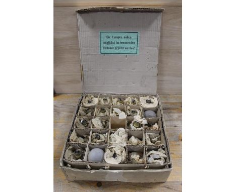 A VINTAGE LIDDED BOX OF GERMAN LIGHT BULBS