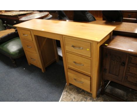 A MODERN LIGHT OAK TWIN PEDESTAL DESK W 147 CM