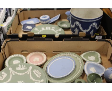 TWO TRAYS OF ASSORTED JASPERWARE TO INCLUDE A PLANTER