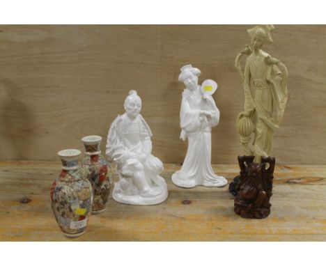 A WHITE CERAMIC FIGURE OF A SAMURAI, CARVED HARDWOOD FIGURE ETC